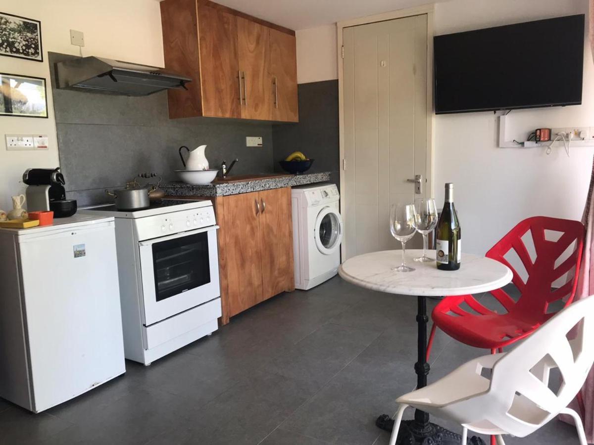 Sweet N' Boujee Studio Apartment With Varenda Paphos Exterior foto